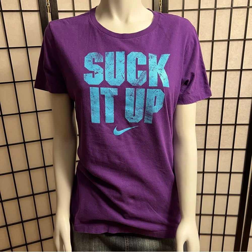 NIKE Women’s Graphic Crewneck Short Sleeve Tee - Picture 1 of 6